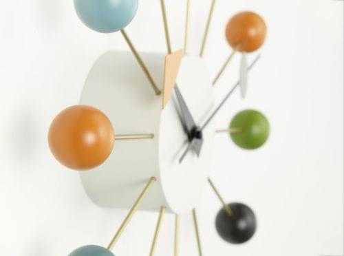 vitra-ball-clock-multicoloured-close-up