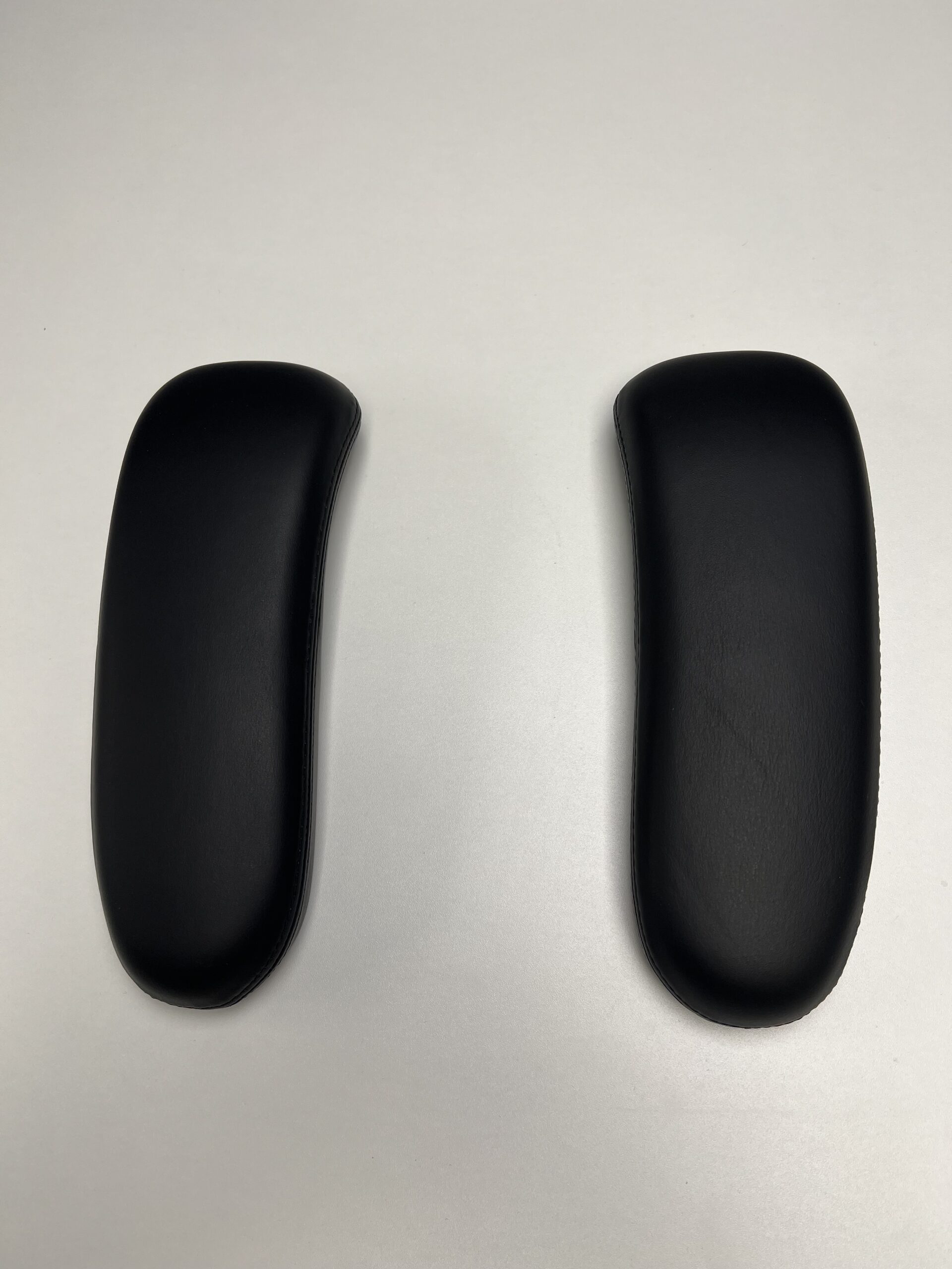 herman-miller-aeron-black-leather-pads
