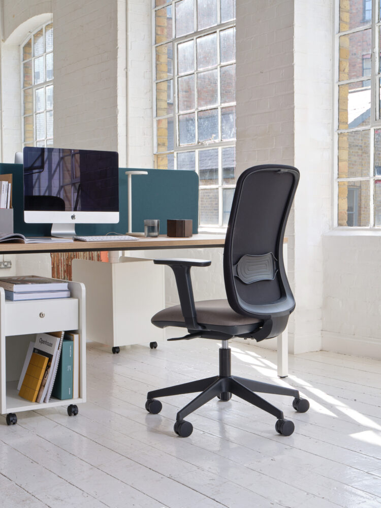 torasen-juno-chair-by-desk