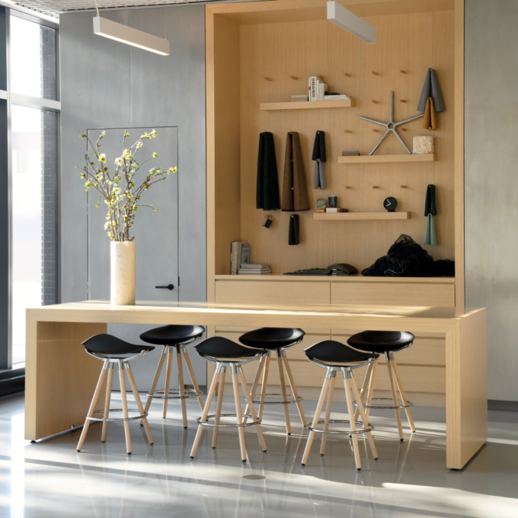 Humanscale-sedeo-at-high-table